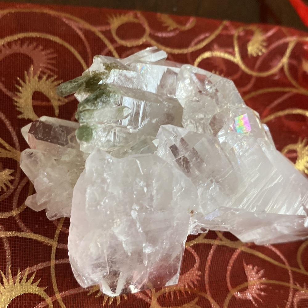 🔥AAA QUALITY QUARTZ CLUSTER🔥Points all over + 🌈. 3”X 2.5”X1”. STUNNING - Picture 3 of 17